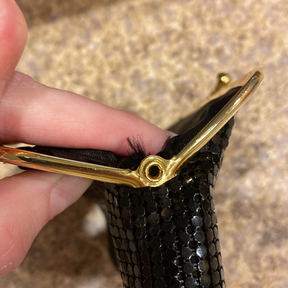 Dressy Fancy Coin Purse Bag With Kisslock Black and Gold Colored - Picture 7 of 17